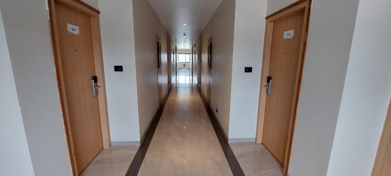 Click Hotel Bhuj Exterior foto